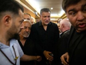 تصاویر در داریوش مصطفیوی از علی دائی تا آدل فردوسی بریزید 3 تصاویر در داریوش مصطفیوی از علی دائی تا آدل فردوسی بریزید