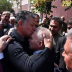 عکس بوسه علی دائی روی پیشانی حسین کلانی