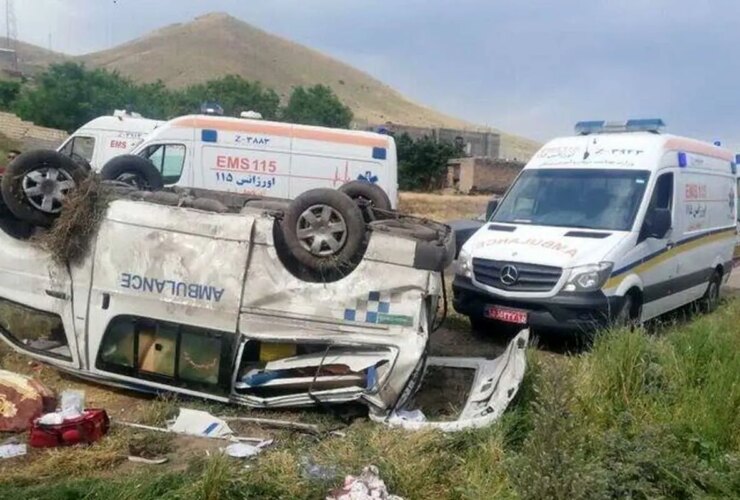 واژگون شدن آمبولانس اضطراری در اصفهان
