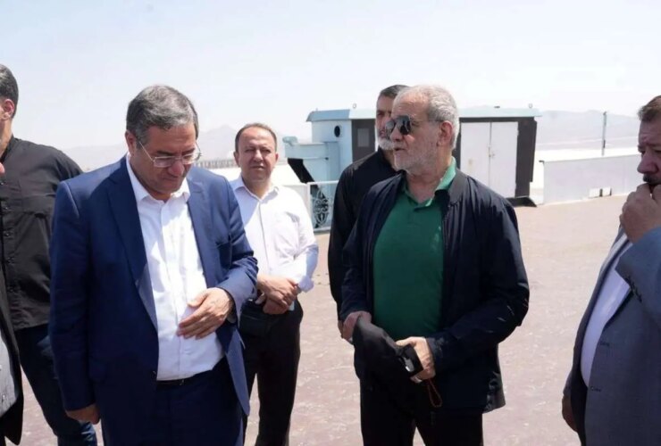 تصاویر پزشکانی که از دریاچه ارومیا بازدید می کنند