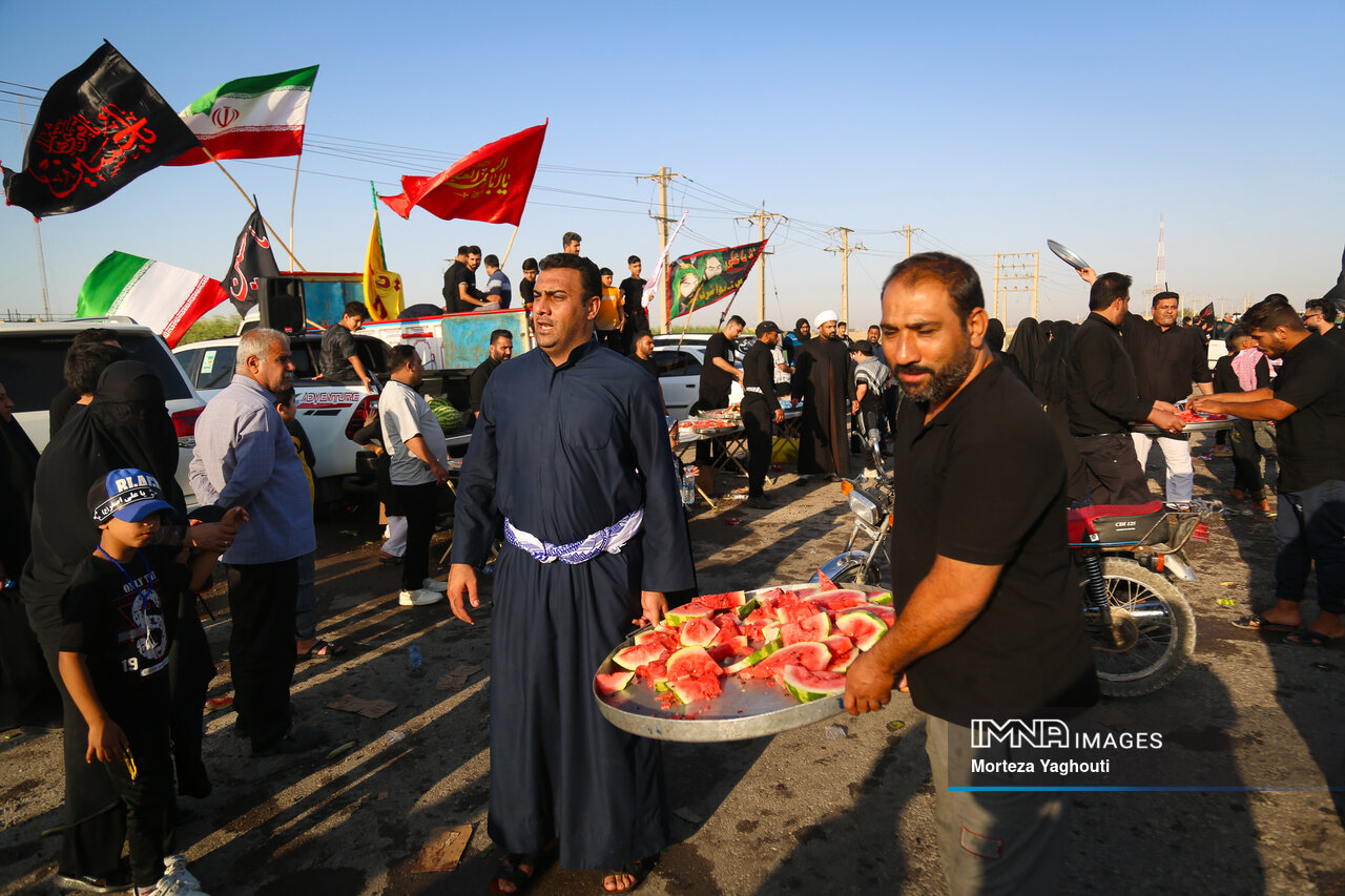 زائران arbaeen از غذاهای خشک و کنسرو استفاده می کنند