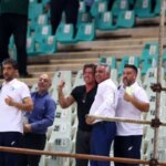 جاسوسی را که فیلم رفتار ساپینتو را در استادیوم کشف کنید ، کشف کنید!