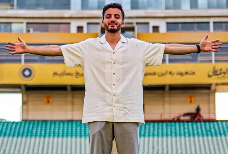 اواخر ستاره به ترکیب سپاهان اضافه شد