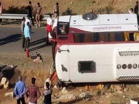 انحراف از جاده اتوبوس حامل زائران ایرانی ؛ 4 نفر زخمی شدند
