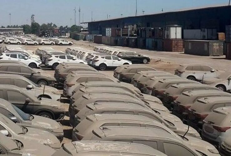 نیمی از اتومبیل های وارداتی به گمرک پرتاب شدند 15 نیمی از اتومبیل های وارداتی به گمرک پرتاب شدند
