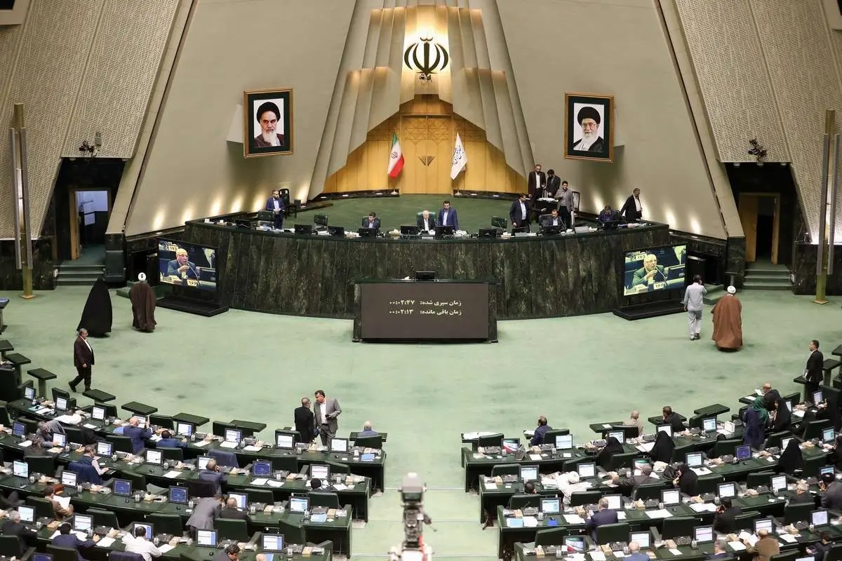 چرا جلسات عمومی پارلمان را برگزار نمی کنید؟!