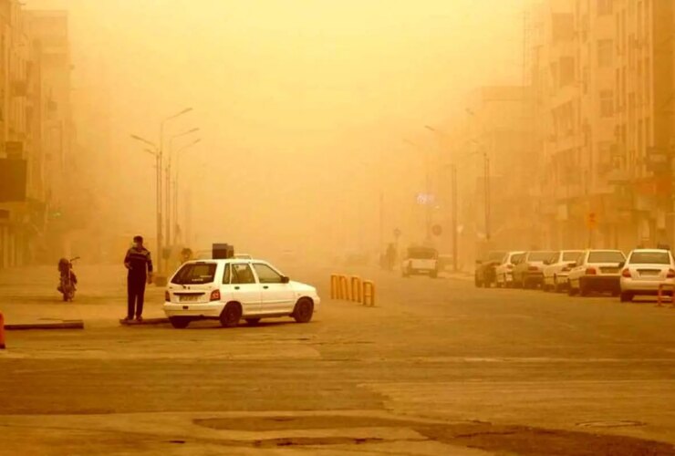 طوفان ها شهر را بستند.