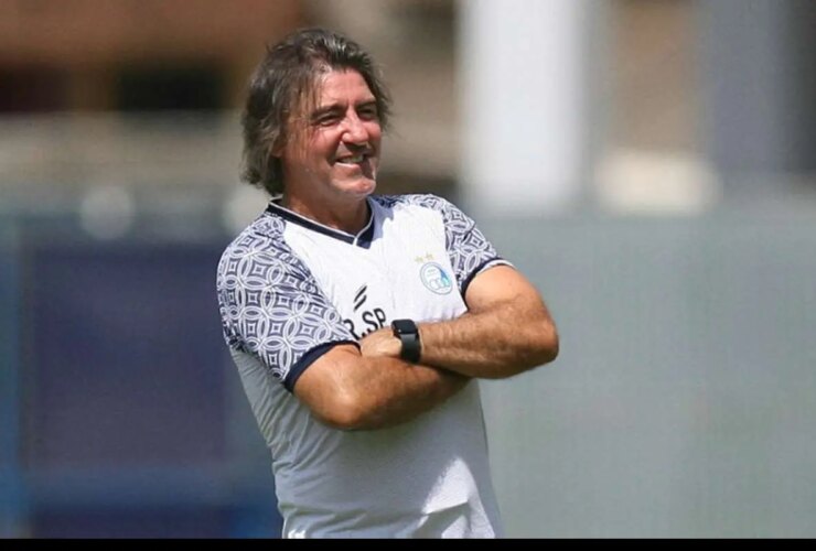 ساپینتو به کنفرانس خبری رسید و به آموزش و پرورش رفت