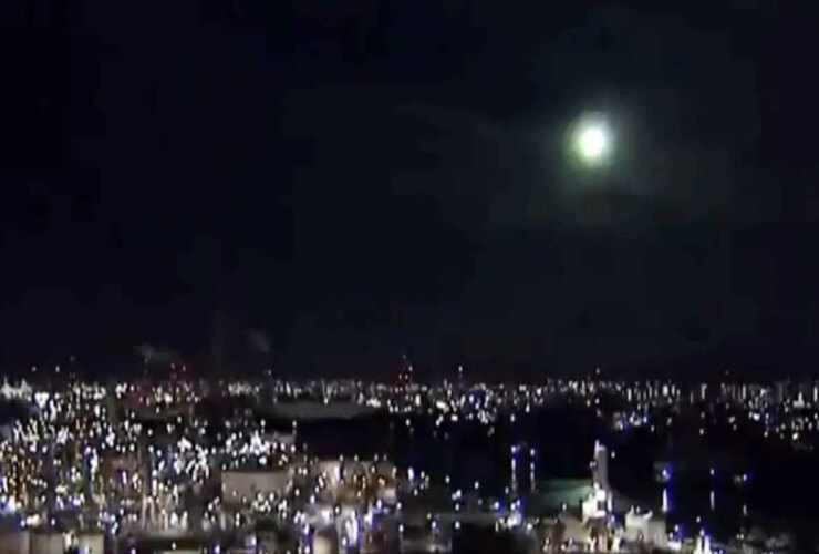 عبور از یک توپ روشن و داغ از آسمان ژاپن 26 عبور از یک توپ روشن و داغ از آسمان ژاپن