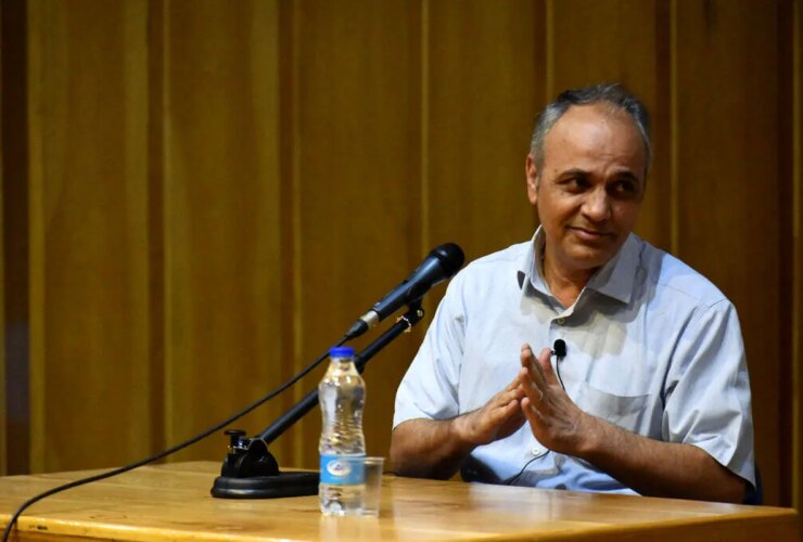 احمد زید آبادی از بیجان عبدالکریمی دعوت کرد تا بحث کند