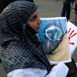 تصاویر گردهمایی گروهی از پزشکان در مقابل دانشگاه تهران