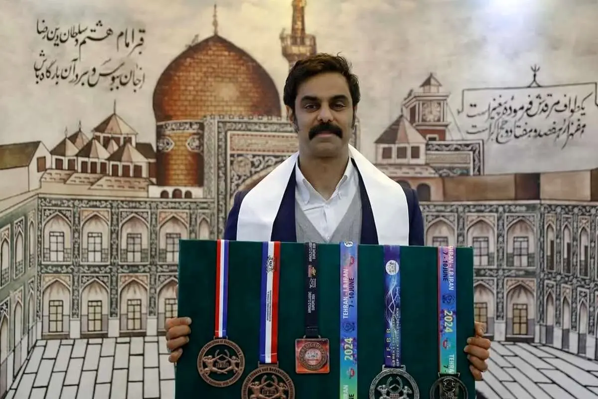 گریه خشونت آمیز مهدی ماهانی در آنتن زنده