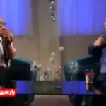 Zibaklam: رضا پهلوی دست چپ خود را در دست راست خود گذاشت.