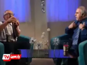 Zibaklam: رضا پهلوی دست چپ خود را در دست راست خود گذاشت.