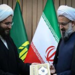 آیا طاهری کوردی در نماز جمعه به کاظم صدیقی دست یافت؟