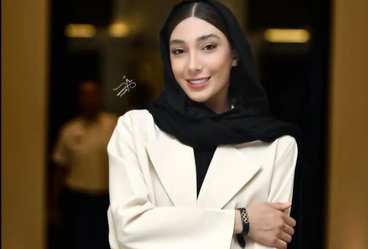 ابتدا داروی ، سپس سیلی را تشویق کنید. Mobina Nematzadeh چه می خواهد؟