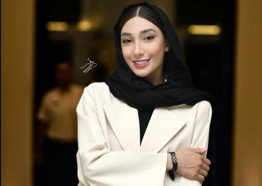 ابتدا داروی ، سپس سیلی را تشویق کنید. Mobina Nematzadeh چه می خواهد؟