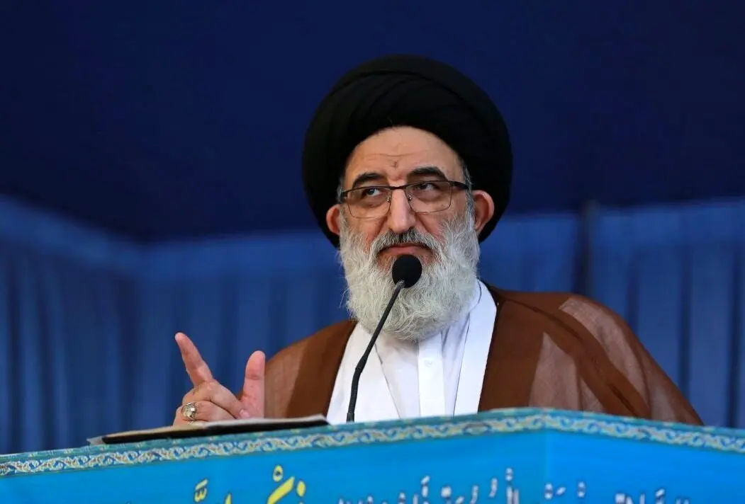 امام کاراج جمعه: ملت ما در حال مذاکره با ایالات متحده است