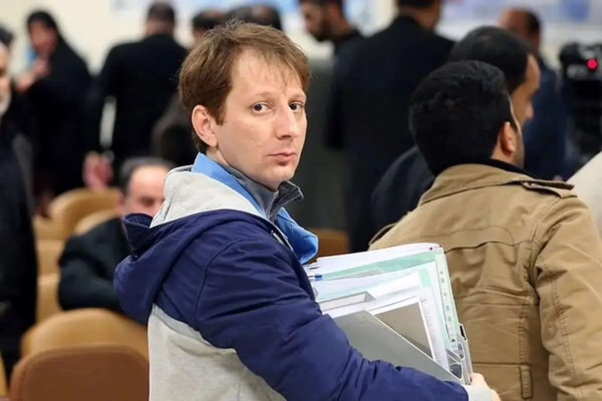 باباک زنجانی را کنترل کنید تا با پلیس پایتخت فتا تماس بگیرید 4 باباک زنجانی را کنترل کنید تا با پلیس پایتخت فتا تماس بگیرید