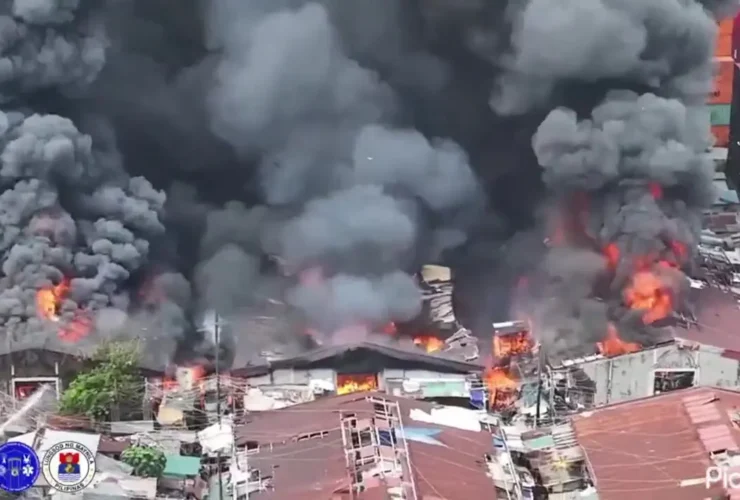 برای دیدن آتش سوزی جامع در منطقه پرجمعیت مانیل 6 برای دیدن آتش سوزی جامع در منطقه پرجمعیت مانیل