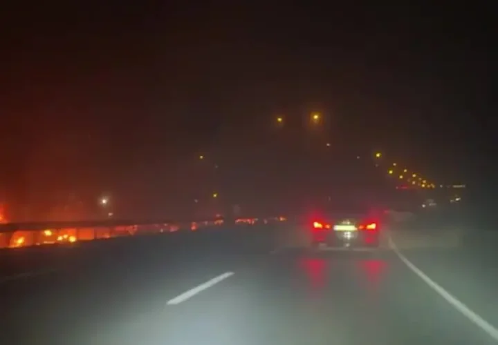 برای دیدن آتش نشانان حامل مواد شیمیایی در Türkiye