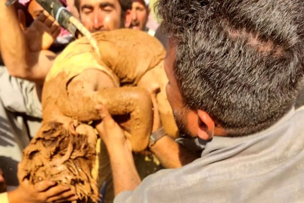 برای دیدن بهبود کودک سوریه پس از گرفتار شدن در یک چاه 2 متری 4 برای دیدن بهبود کودک سوریه پس از گرفتار شدن در یک چاه 2 متری