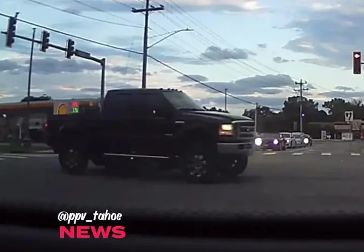 برای دیدن تصادف شاسی ایالات متحده با وانت