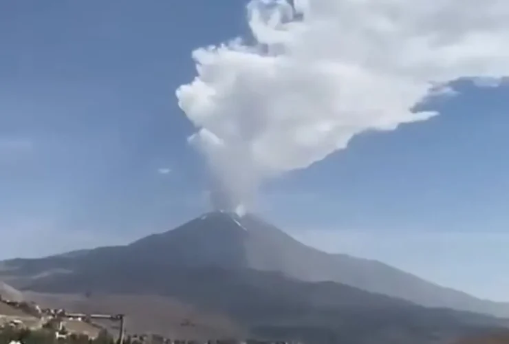 برای دیدن تصاویر یک سازند ابر بزرگ را در کوه Damavand بکشید 12 برای دیدن تصاویر یک سازند ابر بزرگ را در کوه Damavand بکشید