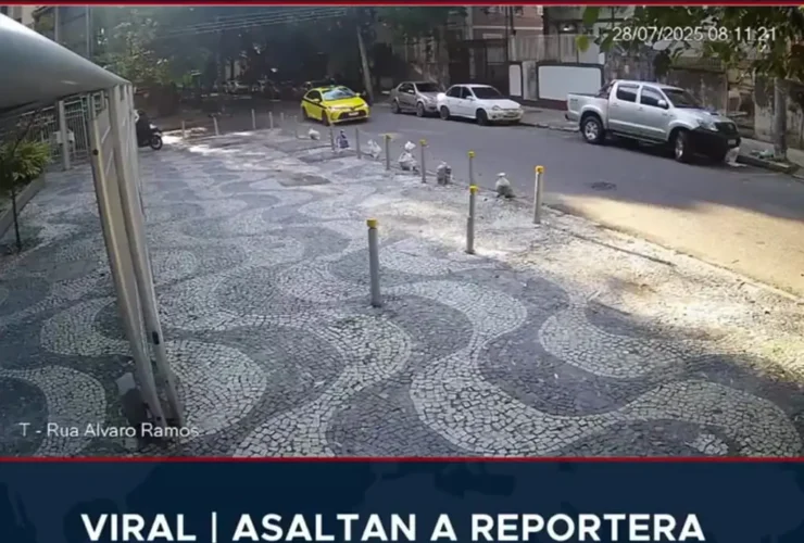 برای دیدن تلفن همراه خبرنگار زن