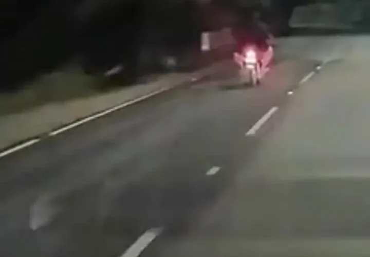 برای دیدن حمله ناموفق پلنگ به موتورسواران 25 برای دیدن حمله ناموفق پلنگ به موتورسواران