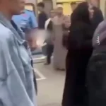 برای دیدن دو زن تحت پوشش مرد اسلامی را مورد ضرب و شتم قرار دادند