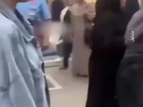 برای دیدن دو زن تحت پوشش مرد اسلامی را مورد ضرب و شتم قرار دادند