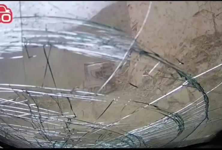 برای دیدن سقوط وحشتناک کوه در یک کامیون 35 برای دیدن سقوط وحشتناک کوه در یک کامیون