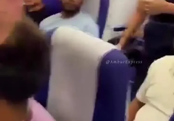 برای دیدن سیلی غیر ضروری به مسافران مسلمان در پرواز داخلی هند