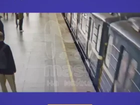 برای دیدن مترو در ماشین کودک است