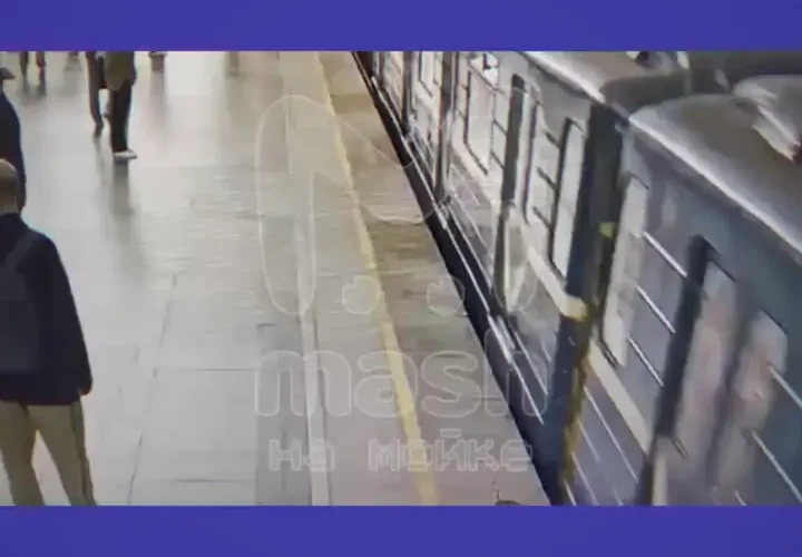 برای دیدن مترو در ماشین کودک است 32 برای دیدن مترو در ماشین کودک است