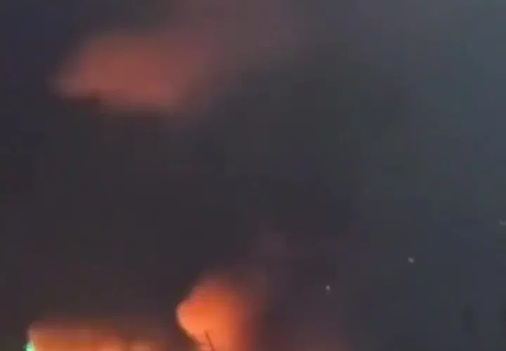 به دنبال بمباران صنعا ، یک ستون شعله و دود 10 به دنبال بمباران صنعا ، یک ستون شعله و دود