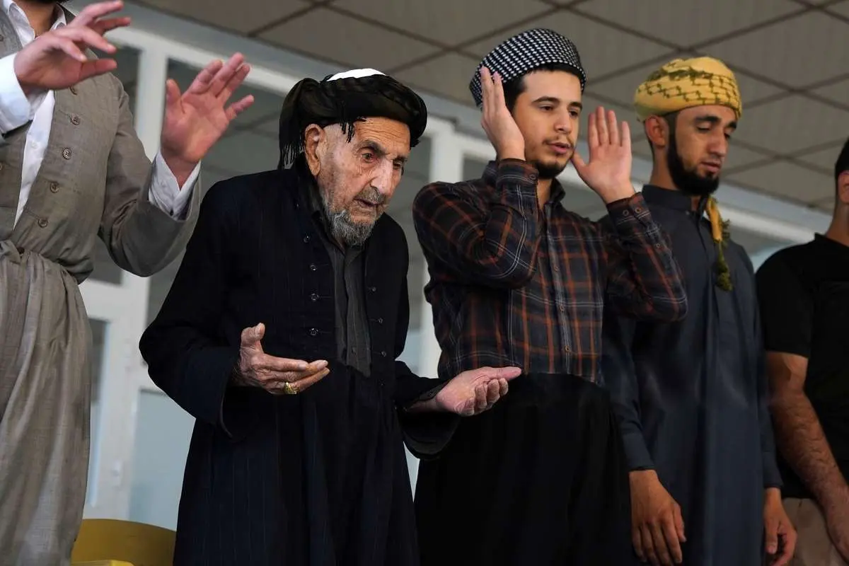 تصاویر مسجد 6 ساله -به خدمت مسجد ادامه می دهد 