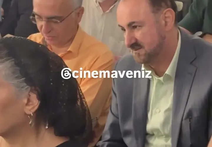 حضور Parviz Parastoo در بنای تاریخی استاد فارشچیان 26 حضور Parviz Parastoo در بنای تاریخی استاد فارشچیان