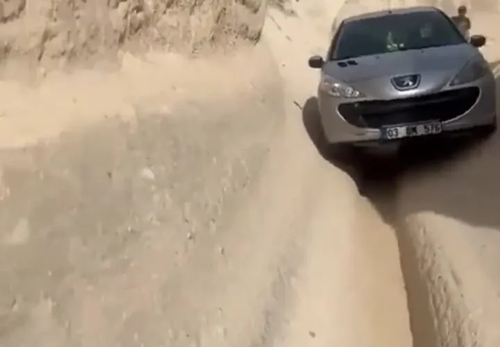 خطای راهنمای مسیر درایور را در "ستون های پری" گرفت 10 خطای راهنمای مسیر درایور را در "ستون های پری" گرفت