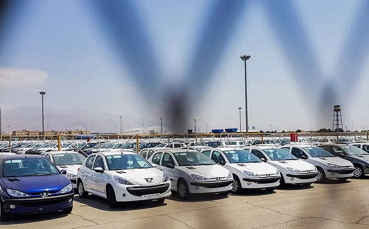 رکود تورمی در بازار خودرو ادامه دارد. کاهش قیمت در اتومبیل های مونتاژ