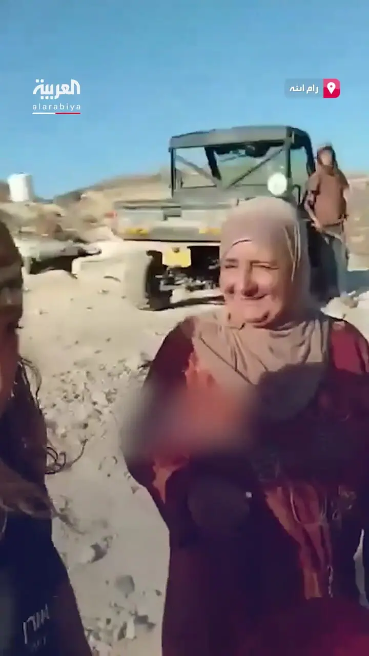 زنان فلسطینی با مسخره کردن با مهاجران مقابله می کنند