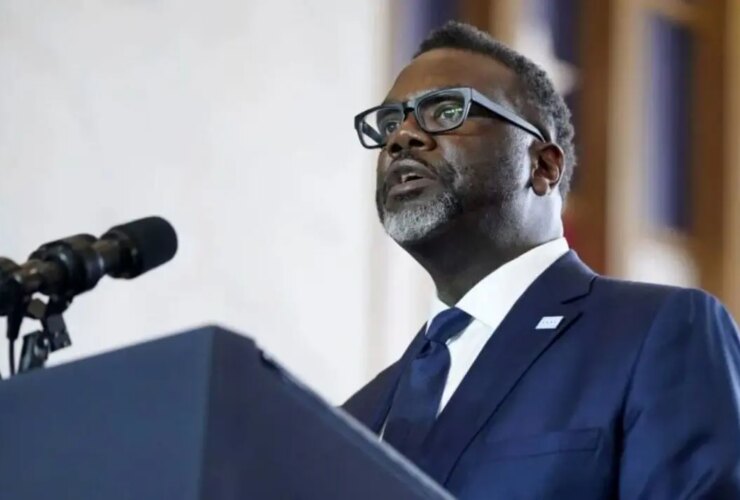 شهردار شیکاگو به ترامپ: ما نمی ترسیم و تسلیم نخواهیم شد