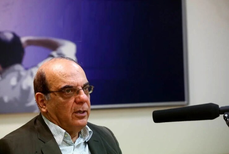 عباس عبدی: موضوع بیشتر از مشکلات سختکرانه نیست. قدرت ناشی از احمدی نژاد.