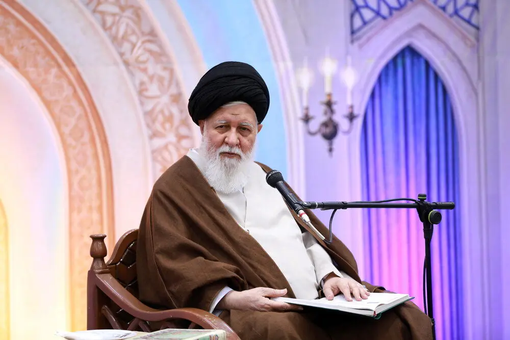 علم الحادی: آنها می خواهند مشهاد را به یک مرکز تفریحی و پول تبدیل کنند ، این خلاف عزت امام رضا است