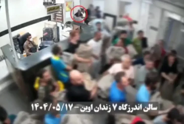 لحظه ای که برخی از زندانیان امنیتی به زندان آمدند 6 لحظه ای که برخی از زندانیان امنیتی به زندان آمدند