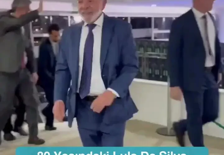 لولا داسیلوا و اعضای کابینه از کاخ ریاست جمهوری خارج شدند 24 لولا داسیلوا و اعضای کابینه از کاخ ریاست جمهوری خارج شدند