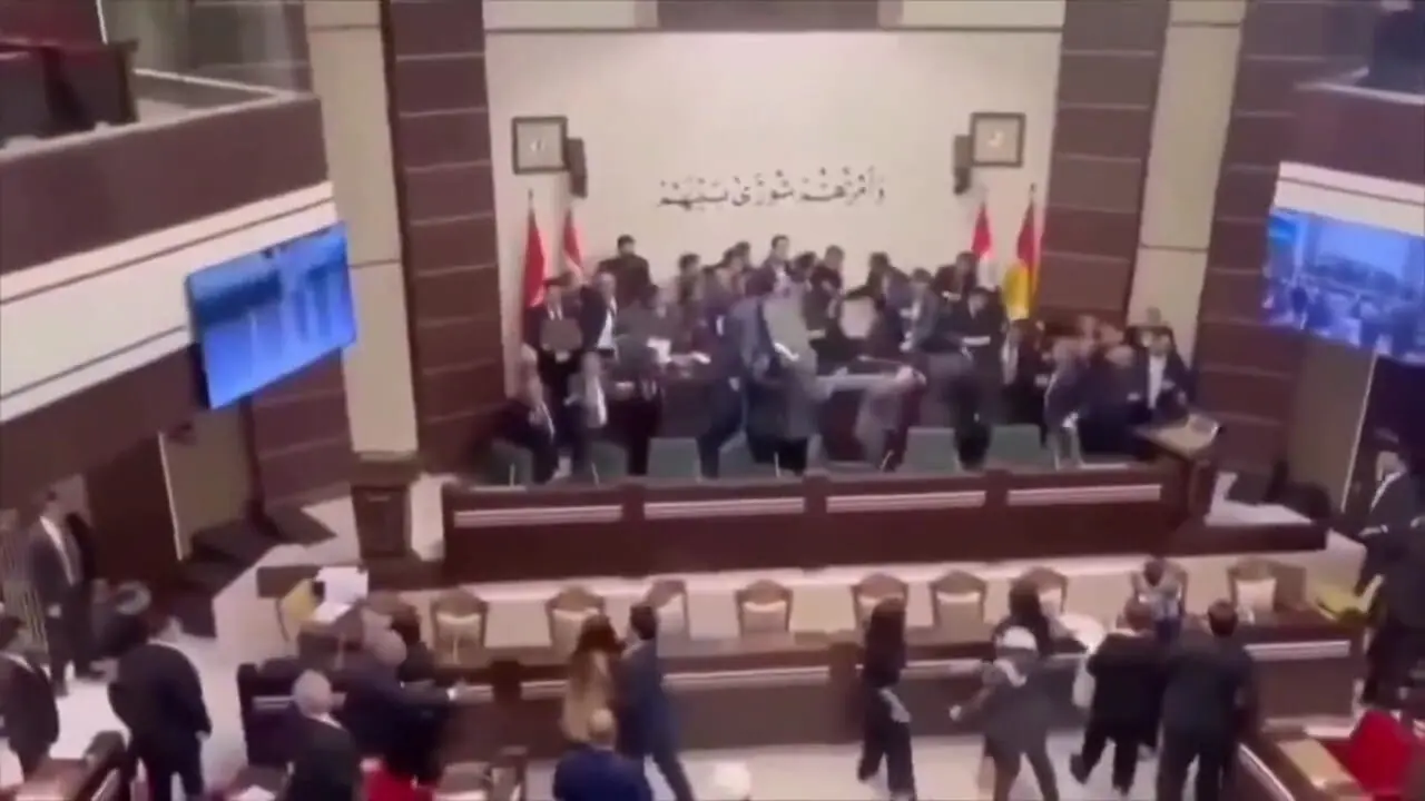 مبارزه با کفش در پارلمان عراق