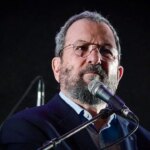 نخست وزیر پیشین اسرائیل: نتانیاهو مانند تنفس