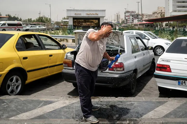 هشدار طوفان ، گرد و غبار و گرما در بیشتر استانها ادامه داشت!